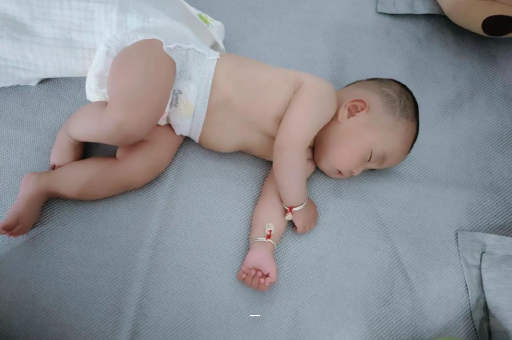 正定宝宝先长上牙还是下牙