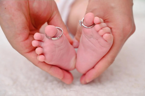 正定怀孕肚子一边高一边低